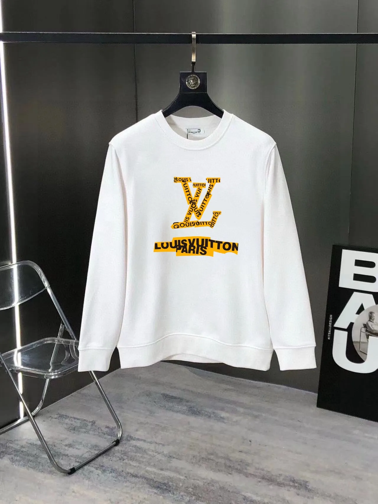 🅿️380 direct batch [LV Louis Vuitton] (Fat Man Gospel) hot-selling suit is coming. Focus on the original version of the official website. 2025 new hot-selling sweatshirt suit. The original order is the best. 🇭🇰The meticulous work of top designers. Just for a fitting and perfect upper body effect. 100% natural high-quality Roman cotton, close-fitting comfort, noble and elegant! Original hardware embodies elegance and nobility! Counter size: M-5XL (maximum wear up to 220 pounds)